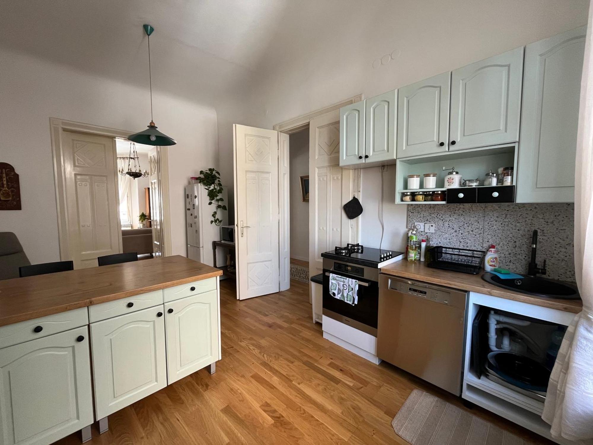 The Best Location Salon Apartment With Main Street View Sarajevo Exterior photo
